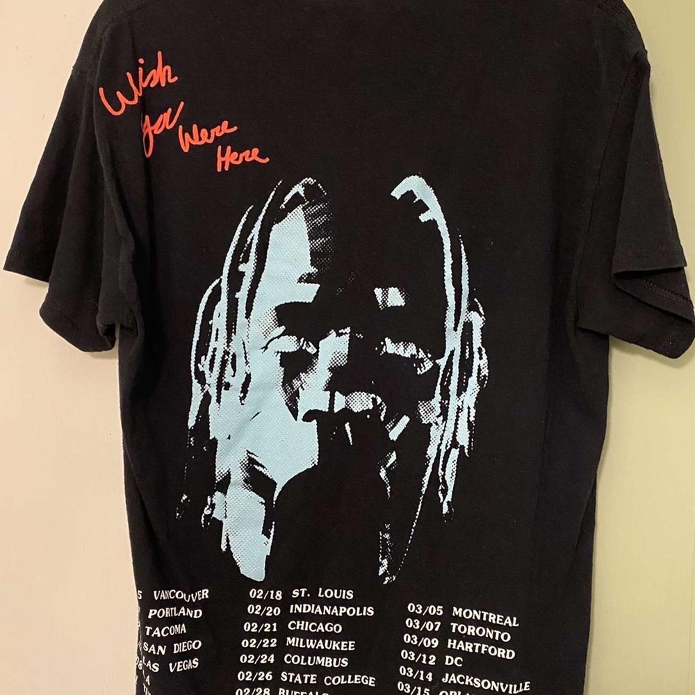 SIZE MEDIUM TRAVIS SCOTT T SHIRT